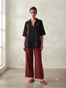 Ensemble Kurta brodé noir pour femmes et pantalon Palazzo bordeaux, manches trois quarts, col en V, tenue ethnique décontractée, tenue confortable - Product Image 6