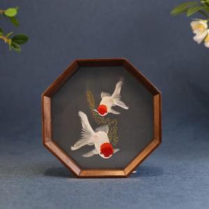 Ornement de table en bois brodé avec un motif de <span class=keywords><strong>pie</strong></span> porte-bonheur - Décoration de bureau exquise faite à la main - Product Image 3