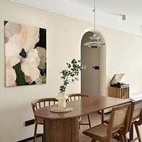 Peinture sur toile texturée blanche douce abstraite du milieu du siècle avec fond vert foncé, cadre en bois suspendu style Art Déco, décoration murale pour la maison