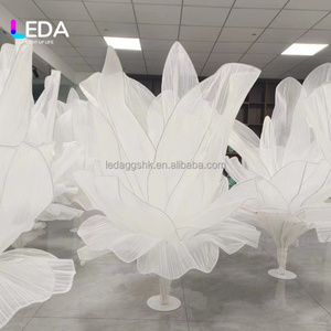 LEDA Hot Selling Factory Direct White Giant <b>Flower</b> Wedding Centerpiece Organza Wedding Backdrop for Events <b>Display</b> Decoration - Product Image 1