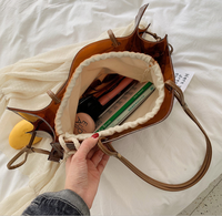 Sac fourre-tout transparent en PVC pour l'été, sac en gelée transparent tendance avec logo 'Love' cousu, grande capacité, intérieur en toile plastique, sacs à main pour femmes