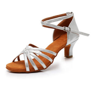 Chaussures de danse de salsa latine en satin bronze tan foncé personnalisables - Product Image 5