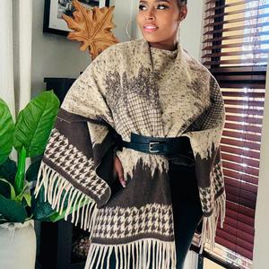 Poncho en tricot jacquard de style européen pour femmes, écharpe en imitation cachemire. - Product Image 1