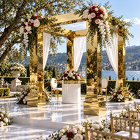 Arche de mariage en miroir doré, cadre rectangulaire, colonnes en tube carré, socle pour cérémonie en extérieur, salles de banquet d'hôtel