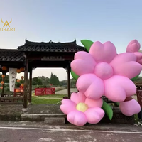Modèle de fleur géante entièrement gonflable avec des pétales volumineux pour la décoration de patio, de mur de bâtiment, de cour, de fête de mariage, fleur gonflable