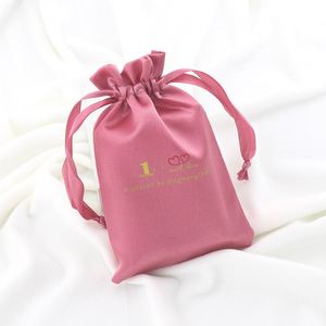 Pochette en organza réglable en velours satiné argenté et doré avec cordon de serrage pour bijoux, cadeaux de Noël et de mariage personnalisés - Product Image 3