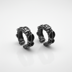 Manchette d'oreille pour homme en acier inoxydable 316L, étanche, hypoallergénique, motif serpent martelé, à clipser, sans perçage, style punk gothique - Product Image 1