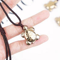 Pendentif tortue en cristal naturel pierre de guérison sculpté à la main mode 25 mm pendentif tortue pyrite pour cadeau
