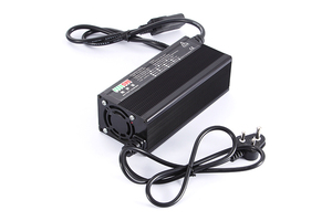 PERSINO 1000W 60V15A AC/DCインテリジェントバッテリー充電器 CE認証 電動Eリキシャー用鉛蓄電池 耐久性のあるアルミニウム製 - Product Image 5