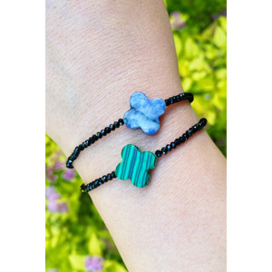 Pulsera elástica con cruz redondeada de piedras semipreciosas - Product Image 6