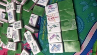Ensemble de Mahjong américain de luxe en acrylique à motif de jade, 160 tuiles gravées au laser sur mesure, Mahjong esthétique pour boutique