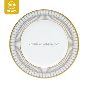 Service de Table de Mariage Européen Élégant – Assiettes de Luxe en Porcelaine Fine avec Bord Doré pour Location d'Événements et Traiteur de Banquets - Product Image 5