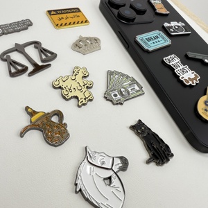 Chine Usine Personnalisé Votre Propre Pin Autocollant Émail Mobile Téléphone Décoration Autocollant En Métal Badge Autocollant pour Téléphone Cas - Product Image 4