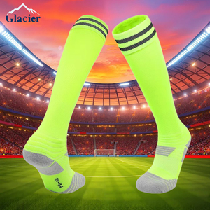 جوارب كرة قدم طويلة للرجال مضادة للانزلاق وماصة للعرق بتصميم مخطط وسعر المصنع - Product Image 1