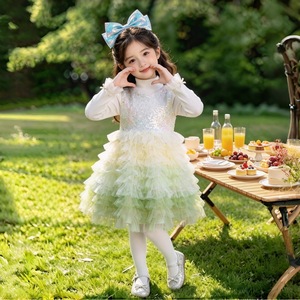 Ensemble deux pièces rose scintillant à volants pour filles, robe à manches longues et col roulé, idéal pour les fêtes et les pique-niques - Product Image 2