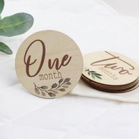 Carte d'étape ronde en bois personnalisable de 10cm pour bébé Trophées personnalisés Médailles et plaques pour la croissance de bébé