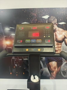 Équipement de fitness professionnel : Stepmill pour entraînement cardio et simulateur d'escalade - Product Image 4