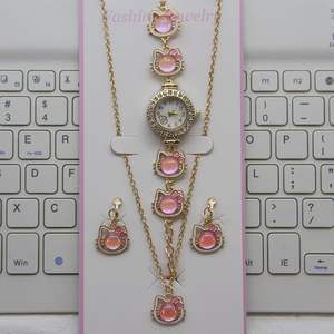 <span class=keywords><strong>ชุด</strong></span>เครื่องประดับนาฬิกาข้อมือแฟชั่นสำหรับ<span class=keywords><strong>ผู้หญิง</strong></span> ดีไซน์ลูกแมวน่ารัก ประดับคริสตัล นาฬิกาควอตซ์แบบสบา<span class=keywords><strong>ย</strong></span>ๆ พร้อมต่างหูและสร้อ<span class=keywords><strong>ย</strong></span>คอ รุ่น CD229 - Product Image 4