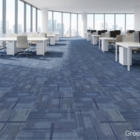 Dalles de moquette commerciales modernes en polypropylène, moquette de bureau rembourrée, moquette fabriquée pour les hôtels