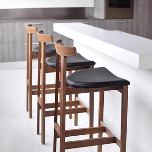 Tabourets hauts en <span class=keywords><strong>bois</strong></span> massif scandinaves minimalistes modernes pour les bars à la maison <span class=keywords><strong>et</strong></span> les zones <span class=keywords><strong>de</strong></span> réception Chaises hautes <span class=keywords><strong>de</strong></span> café - Product Image 3
