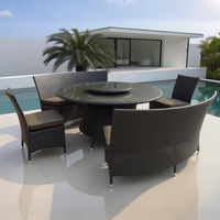 Salon de Jardin en Rotin Marron Foncé | Table Ronde en Verre, Chaises Mixtes Courbes/Droites | Pour Patio, Jardin, Extérieur