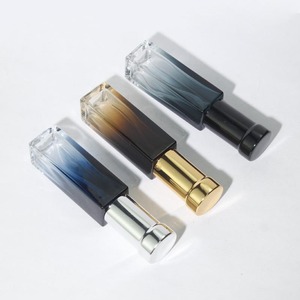 Flacon pulvérisateur portable en verre dégradé coloré de 3 ml, 5 ml, 8 ml, 10 ml – Décanter carré en verre pour parfum, élégant et raffiné - Product Image 3