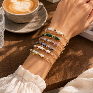 Bracelet KITI minimaliste en perles tubulaires de pierre naturelle, bijoux inaltérables, bracelet chaîne géométrique en acier inoxydable plaqué or 18 carats - Product Image 1