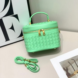 Sac à main tissé pour <span class=keywords><strong>femme</strong></span> avec poignée supérieure, fermeture à double fermeture éclair et bandoulière réglable - Product Image 4
