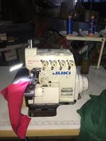 Machine à surjeter industrielle JUKI MO-6714S d'occasion à 4 fils |   Alimentation différentielle haute vitesse pour la couture professionnelle