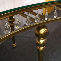 Table de banquet de mariage ovale moderne de luxe en acier inoxydable doré avec plateau en verre trempé pour événements hôteliers et réceptions