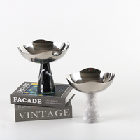 Plateau de service luxueux en métal noir et blanc et marbre pour la décoration de la chambre