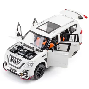 Coche de juguete fundido a presión de buena calidad para niños, Nissan Patrol, modelo de coche extraíble con 6 puertas abiertas, regalo, 1:24