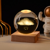 Boule de cristal laser illuminée Voie lactée Saturne avec base lumineuse LED carrée en bois MH-Q0259