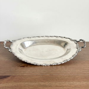 Plateau ovale en argent de style antique français avec deux poignées, bordure florale en relief, plat à pain et à servir - Product Image 1