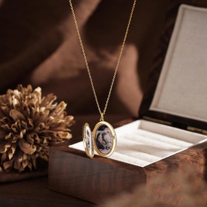 Collar con Colgante Personalizado con Nombre y Foto, Chapado en Oro, Regalo de San Valentín o Cumpleaños para tu Pareja - Product Image 6