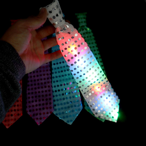 Corbata Luminosa con Luces LED y Lentejuelas de Tela de Nailon para Actuaciones y Fiestas - Product Image 1