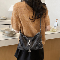 Tas Selempang Wanita Model Vintage 2026 dari Bahan Denim Lembut, Gaya Retro, Fashionable, Tas Tote Denim Cuci Lembut untuk Dibawa di Bawah Lengan