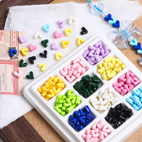 Candykleurige acryl hartvormige kralen met glad oppervlak, losse tussenkralen voor het maken van DIY armbanden, telefooncharms, sleutelhangers en sieraden.