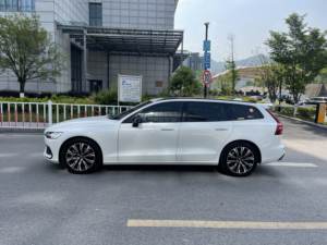 Volvo1 <span class=keywords><strong>V60</strong></span> 2023 Modèle B5 Smart Far Luxury Edition - Product Image 4