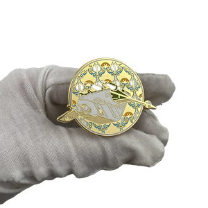 Pin de solapa con botón personalizado de seguridad de tienda única Fabricante de solapa de esmalte duro - Product Image 5