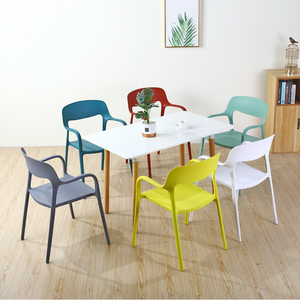 Silla de Plástico Económica con Diseño Calado para Exterior, Sillón Apilable de Plástico para Jardín, Restaurante o Comedor con Respaldo de PP - Product Image 3