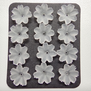 F21 10mm Pierre précieuse en vrac de quartz naturel, sculptée à la main, de forme florale, givrée blanc luxueux et élégant - Product Image 4
