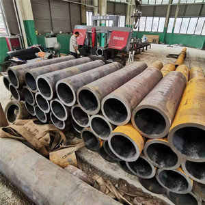 Tubería de Acero al Carbono de 6 M de Espesor, Laminada en Caliente, Redonda, Estructural, Estándar GB, Sin Aleación, Certificada ISO 9001 - Product Image 1