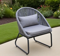 Combinaison de chaise de loisirs de villa de jardin en plein air imperméable et protégée contre le soleil pour une utilisation en villa ensemble de chaises de table à manger en plein air