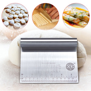 Coltello per Impasto con Scala Graduata, Raschietto Multifunzione per <span class=keywords><strong>Farina</strong></span> e Impasto, Utensile da Forno per Pancake - Product Image 1