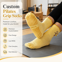 Chaussettes de Pilates personnalisées pour femmes, antidérapantes, chaussettes de yoga douces, respectueuses de la peau, chaussettes de sport tricotées, avec nœud cousu et broderie à volants