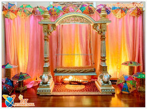 Balançoire de scène pour événement Mehndi Punjabi, décoration personnalisée en bois sculpté, balançoire de mariage hindoue, événement Mehndi, jhulas, vente en gros en Australie - Product Image 6