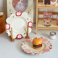 Céramique Adorable Assiette à dîner Girly peinte à la main Plat en céramique souple Conception de fruits de dessin animé Assiette en céramique personnalisée