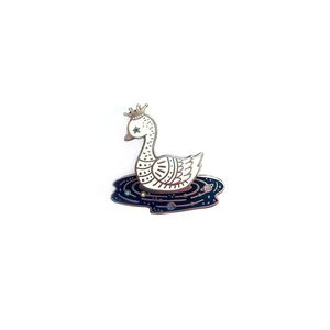 Nuovo arrivo a buon mercato cigno con spilla corona d'oro distintivo personalizzato cartone animato animale Design spilla cappello collare metallo morbido smalto Pin per regalo - Product Image 1