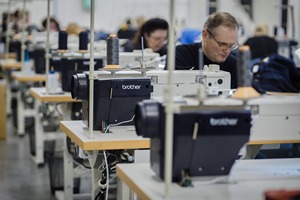Máquina de Coser Computarizada de Alta Resistencia Brother NEXIO <span class=keywords><strong>Serie</strong></span> UF-8900 de Accionamiento Directo y Alimentación Unísona para Materiales Gruesos - Product Image 3